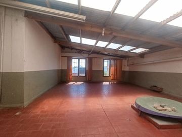 Venta casa  4 amb con local.Zona  Comercial
