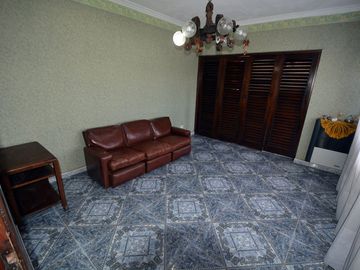 Venta casa  4 amb con local.Zona  Comercial