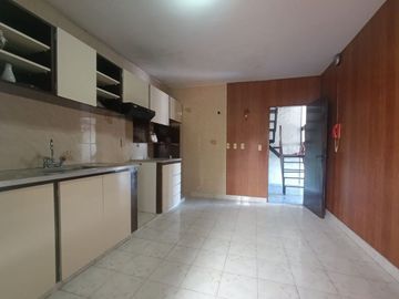 Venta casa  4 amb con local.Zona  Comercial