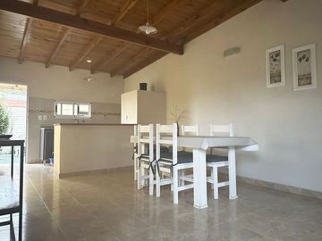 CASA PH CON PATIO VENTA LA LUCILA