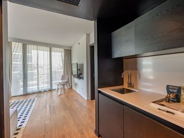 Venta 2 ambintes amoblado SLS Puerto Madero