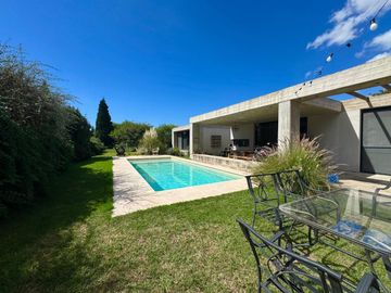 Venta casa en Cañuelas Country Golf zona sur
