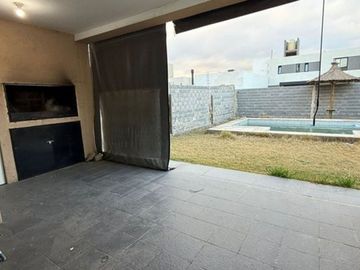 VENTA CASA 4 DORM. EN DOCTA/MALAGUEÑO CON PILETA