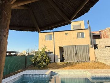 VENTA CASA 4 DORM. EN DOCTA/MALAGUEÑO CON PILETA