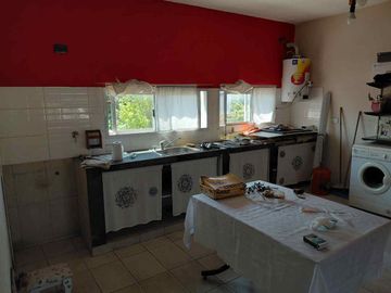 Venta casa 5 ambientes + departamento 4 ambientes