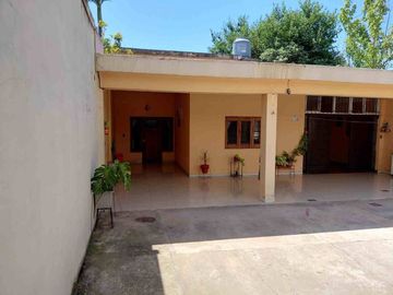 Venta casa 5 ambientes + departamento 4 ambientes