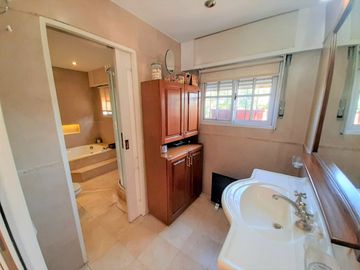 VENTA FINANCIA PERMUTA CASA PASO DEL REY PILETA