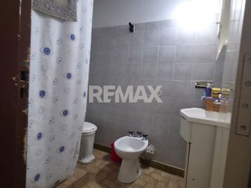 VENTA CASA A REFACCIONAR DEPARTAMENTOS CIPOLLETTI