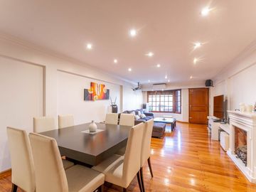 VENTA CASA - 6 AMB  PILETA/JARDIN/COCHERAS