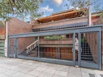 VENTA CASA - 6 AMB  PILETA/JARDIN/COCHERAS