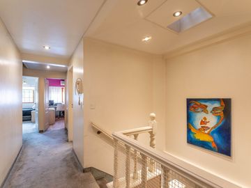 VENTA CASA - 6 AMB  PILETA/JARDIN/COCHERAS