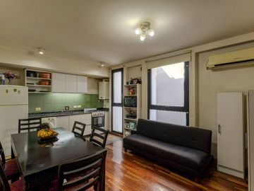 DEPARTAMENTO MONOAMBIENTE CON BALCON EN FLORES