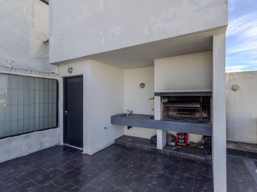 DEPARTAMENTO MONOAMBIENTE CON BALCON EN FLORES