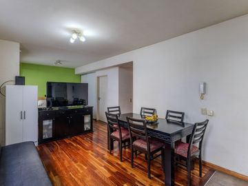 DEPARTAMENTO MONOAMBIENTE CON BALCON EN FLORES