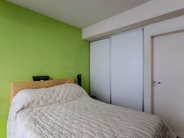 DEPARTAMENTO MONOAMBIENTE CON BALCON EN FLORES