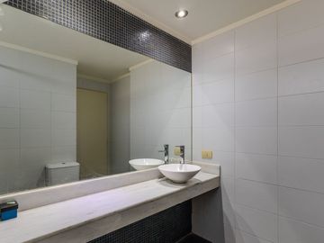 DEPARTAMENTO MONOAMBIENTE CON BALCON EN FLORES