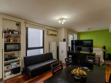 DEPARTAMENTO MONOAMBIENTE CON BALCON EN FLORES