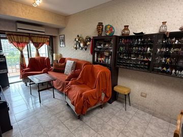 DEPARTAMENTO VENTA EN FLORES 3 AMB C/ BALCON Y LAV