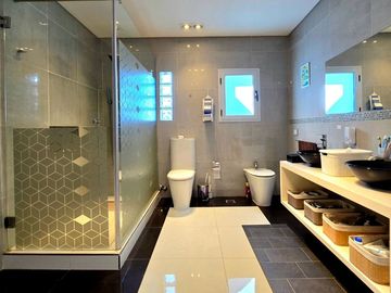 VENTA CASA 5 AMB PISCINA SAN RAMIRO PILAR DEL ESTE