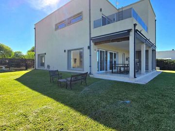 VENTA CASA 5 AMB PISCINA SAN RAMIRO PILAR DEL ESTE