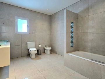 VENTA CASA 5 AMB PISCINA SAN RAMIRO PILAR DEL ESTE