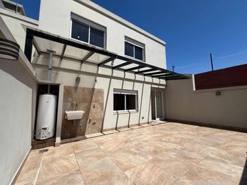 DPTO 5 AMB EN VENTA EN VILLA DEL PARQUE C/PATIO