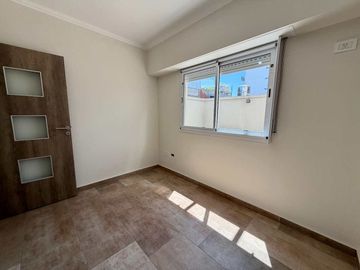 DPTO 5 AMB EN VENTA EN VILLA DEL PARQUE C/PATIO