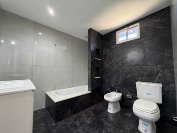 DPTO 5 AMB EN VENTA EN VILLA DEL PARQUE C/PATIO