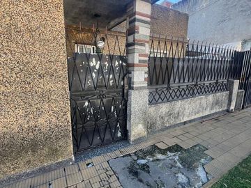 Casa, multifamiliar en venta A REFACCIONAR