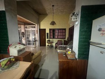Casa, multifamiliar en venta A REFACCIONAR