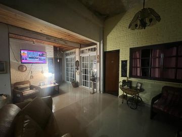 Casa, multifamiliar en venta A REFACCIONAR