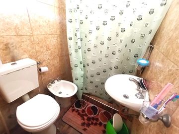 2 PH EN VENTA CON LOCAL EN MERLO