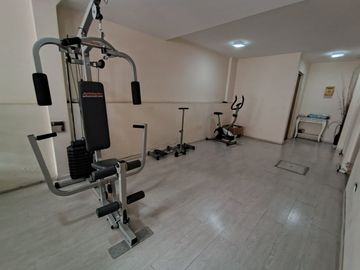 VENTA SEMIPISO 3 AMBIENTES AL FRENTE EN FLORES