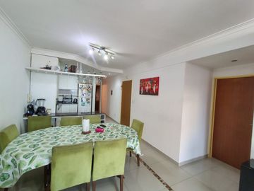 VENTA SEMIPISO 3 AMBIENTES AL FRENTE EN FLORES