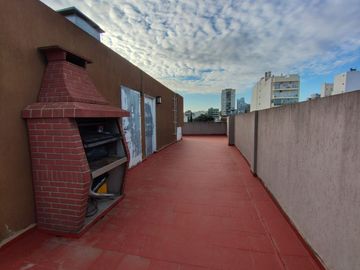 VENTA SEMIPISO 3 AMBIENTES AL FRENTE EN FLORES
