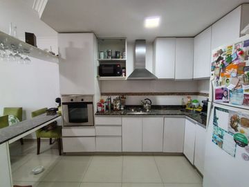 VENTA SEMIPISO 3 AMBIENTES AL FRENTE EN FLORES