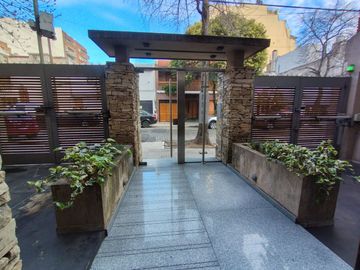 VENTA SEMIPISO 3 AMBIENTES AL FRENTE EN FLORES
