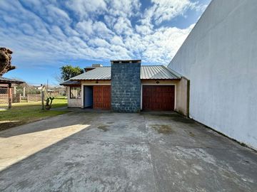 casa dos ambiente con quincho c/ jardin