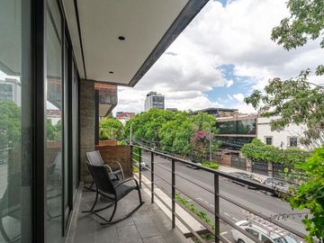 Exclusivo departamento de dos niveles en polanco con balcón, terraza y vigilancia 24/7