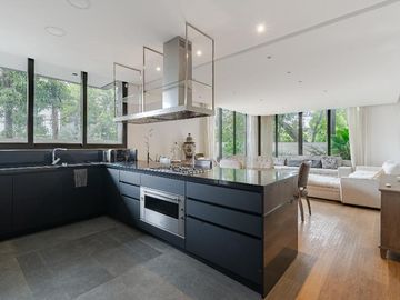 Exclusivo departamento de dos niveles en polanco con balcón, terraza y vigilancia 24/7