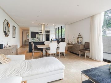 Exclusivo departamento de dos niveles en polanco con balcón, terraza y vigilancia 24/7
