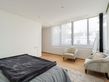 Exclusivo departamento de dos niveles en polanco con balcón, terraza y vigilancia 24/7