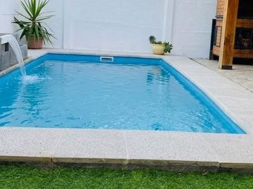 Casa con piscina, quincho y AC en Los Tuliperos