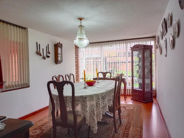 Casa en venta de 4 hab. en Niza Antigua, Bogotá