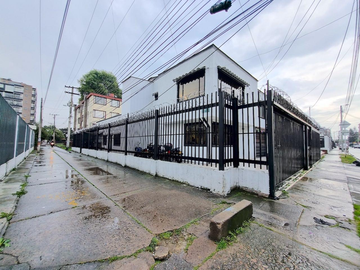 Casa en venta de 6 hab. en NORMANDIA, Bogotá