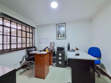 Casa en venta de 6 hab. en NORMANDIA, Bogotá