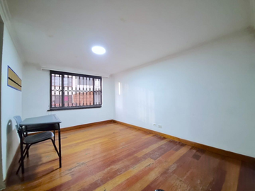 Casa en venta de 6 hab. en NORMANDIA, Bogotá