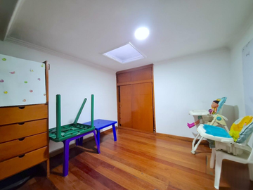 Casa en venta de 6 hab. en NORMANDIA, Bogotá