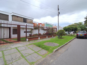 Casa en venta de 4 hab. en niza antigua, Bogotá