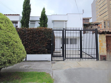 Casa en venta de 4 hab. en PASADENA, Bogotá